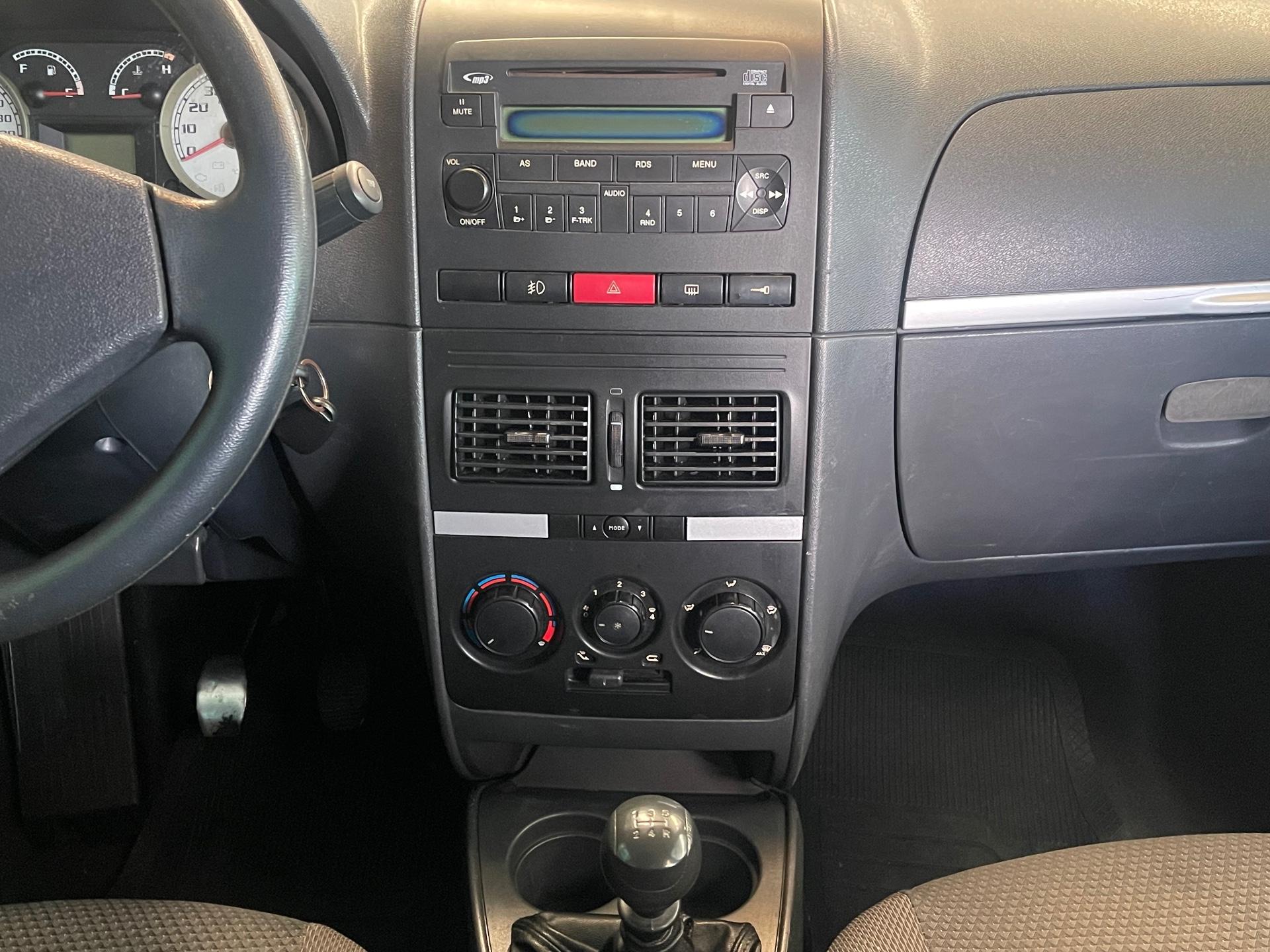 Foto 6 de Fiat Idea ELX FLEX 2009