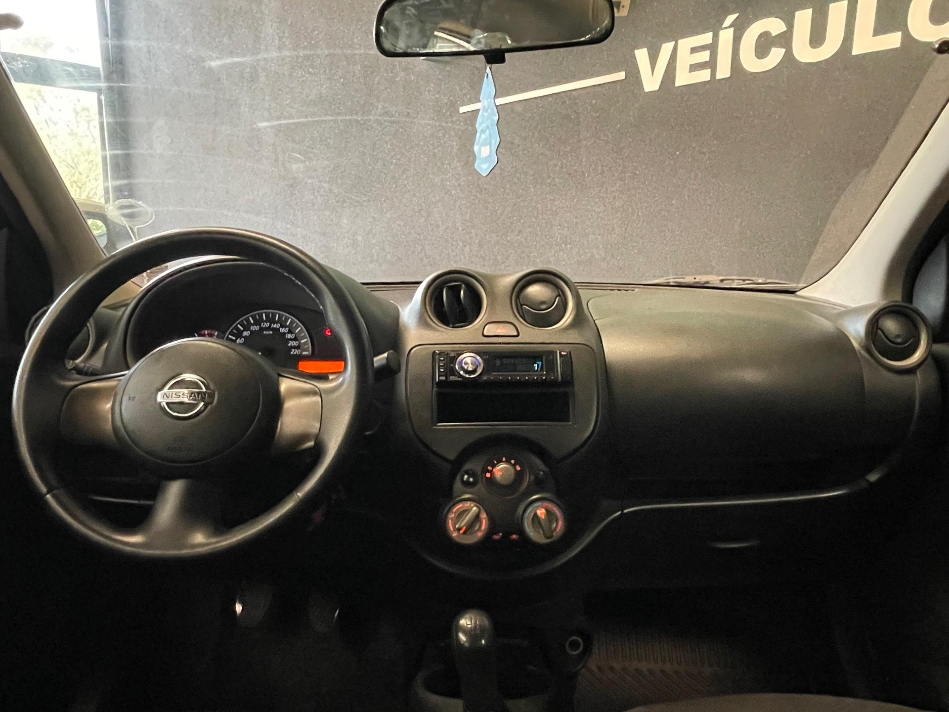 Foto 4 de Nissan March / 1.0 FLEX 2012