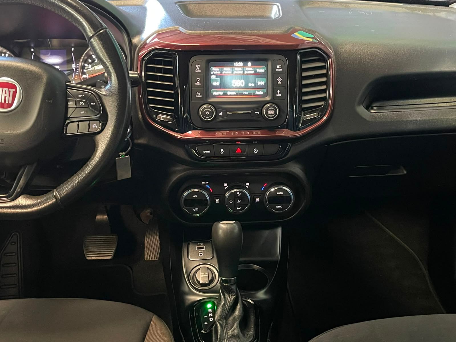 Foto 6 de Fiat Toro FREEDOM AT 2019