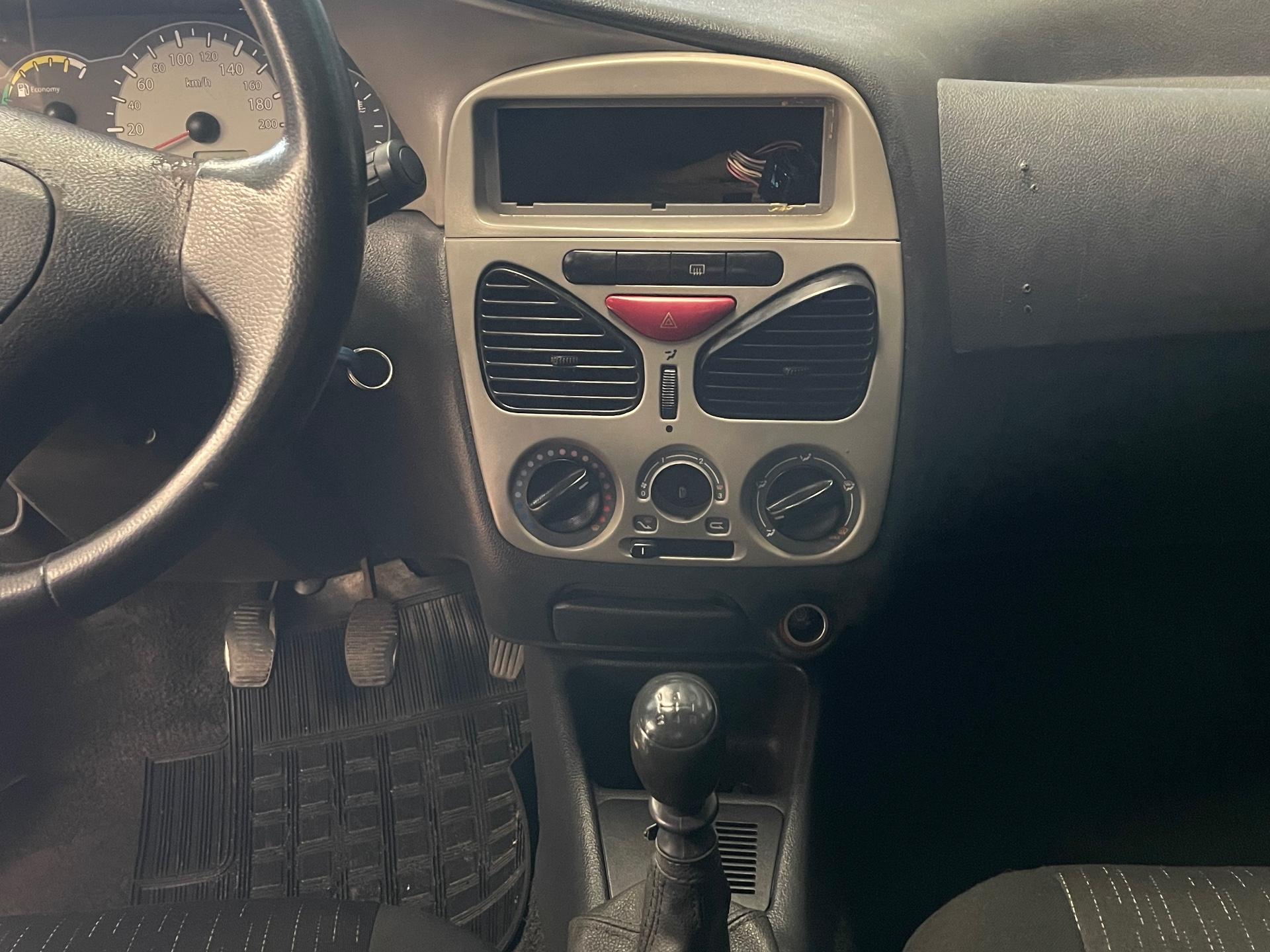 Foto 6 de Fiat Palio FIRE ECONOMY 2011