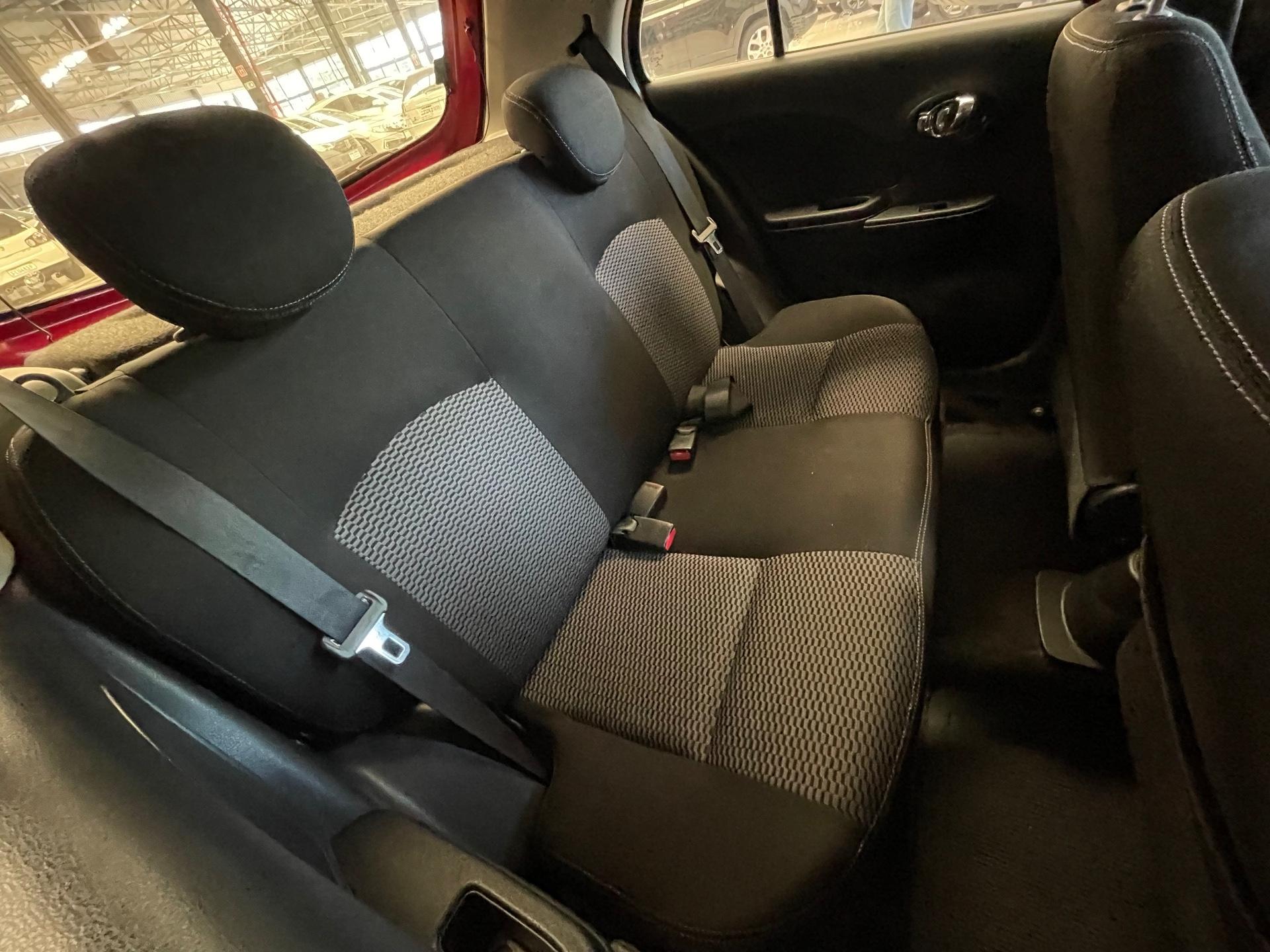 Foto 10 de Nissan March 10SV 2015