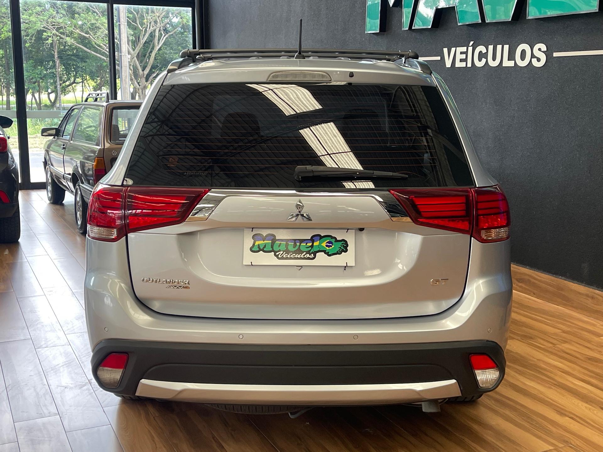 Foto 12 de Mitsubishi Outlander /MMC 3.0 GT 2016