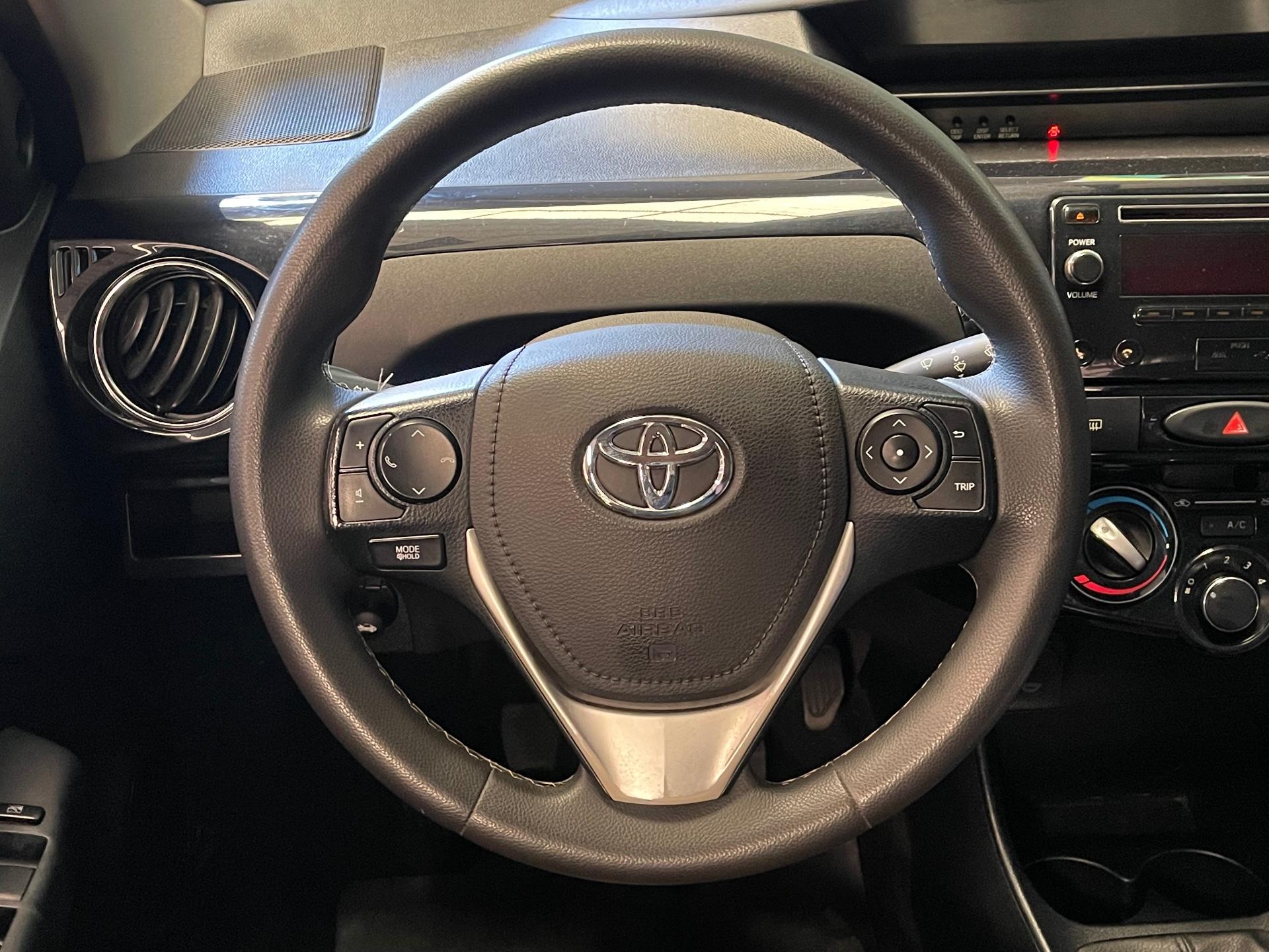 Foto 5 de Toyota Etios SD XS 15 MT 2017