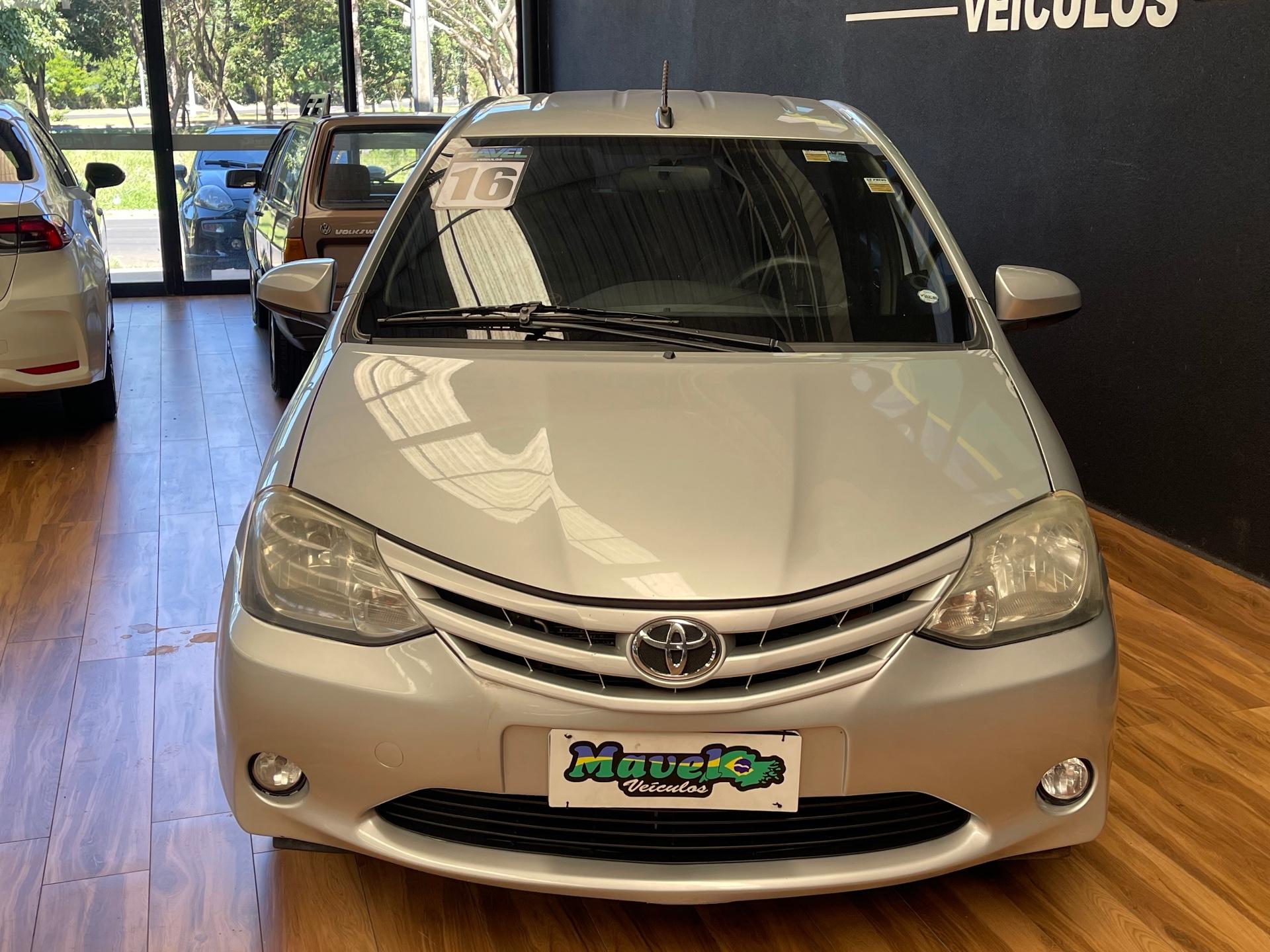 Foto 2 de Toyota Etios SD XS 15 MT 2017