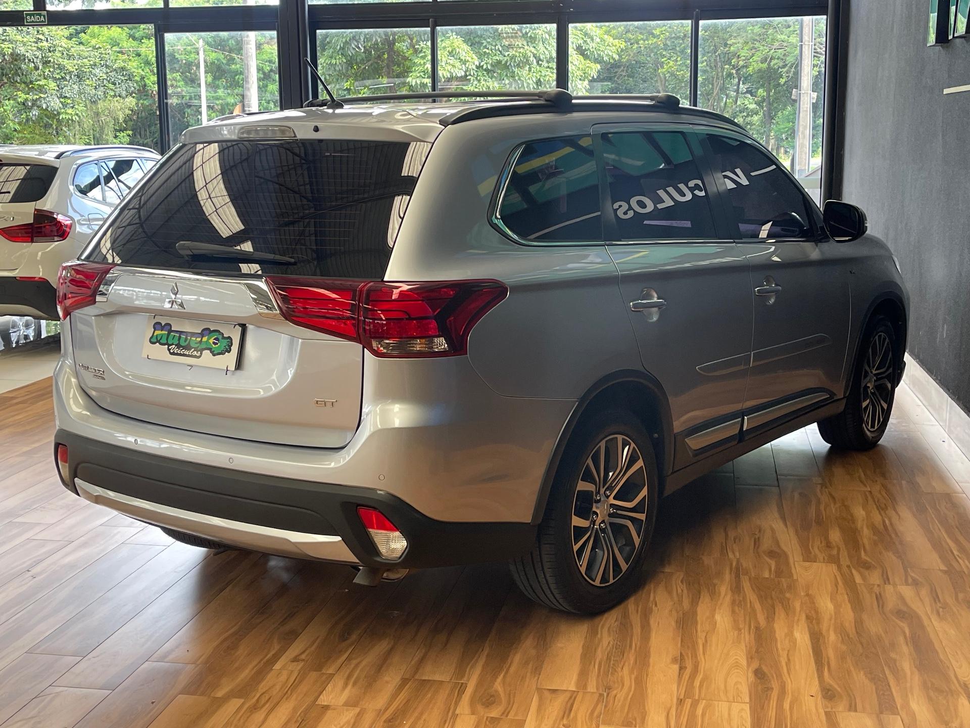 Foto 13 de Mitsubishi Outlander /MMC 3.0 GT 2016
