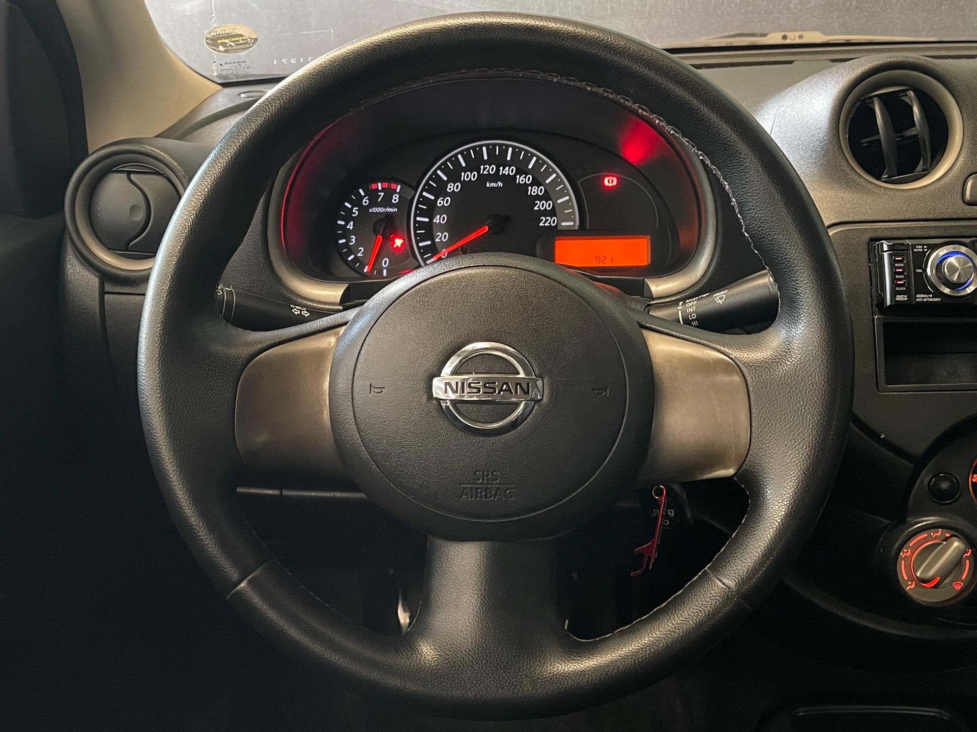 Foto 5 de Nissan March / 1.0 FLEX 2012