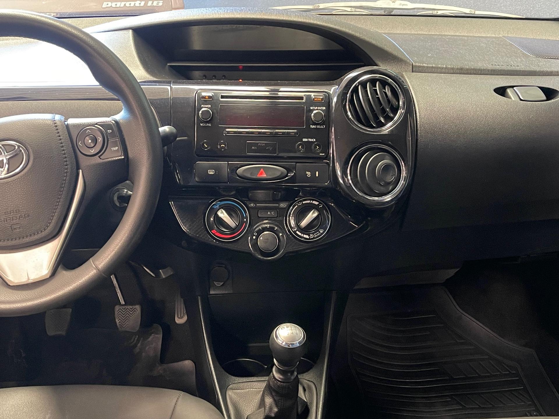 Foto 6 de Toyota Etios SD XS 15 MT 2017